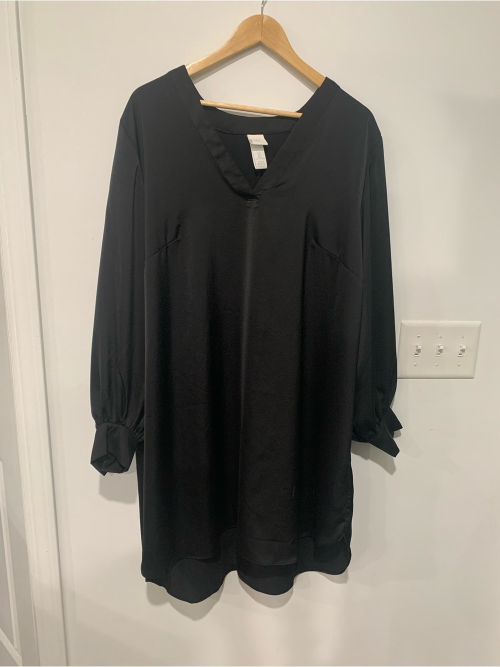 H&M Black Long Sleeve V-Neck Tunic Dress